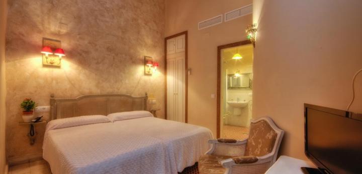 Voyage sur-mesure, Hôtel 2* de charme dans le centre historique